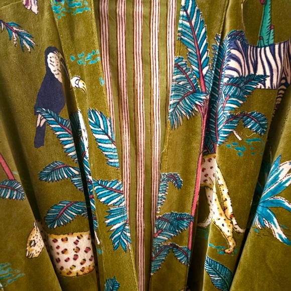 Robe Velvet fully lined size M/L - Picture 2 of 7